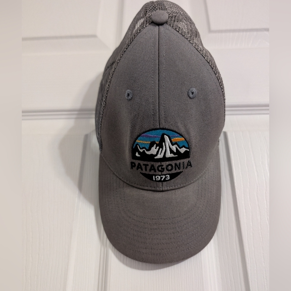 Patagonia Trucker Hat Mens Womens Unisex Gray Mountains One Size Stains